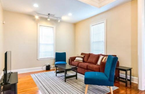 Columbus Casa | The Broadway Bungalow Walk to Riverwalk Dining!