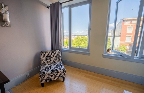New Tacoma Apartamento | The Broadway Condo