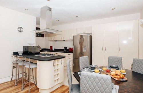 Crouch End Casa | The Broadway - Crouch End