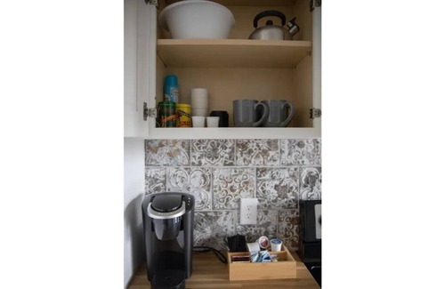 Grandview Heights Apartamento | The Broadway Hot Tub Patio King Bed Fast WiFi Near OSU, Victorian Village