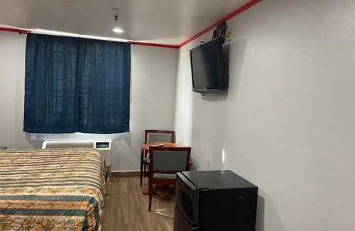 Los Angeles Hotel | The Broadway Inn