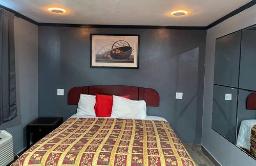 Los Angeles Hotel | The Broadway Inn