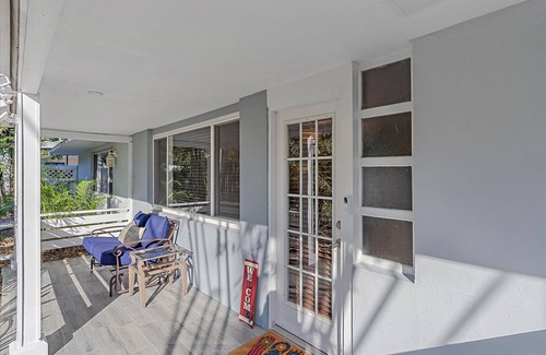 Central Sarasota Cabaña | Cozy Cottage close to everything w/ grill on patio