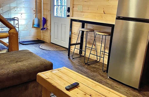 Elmira Cabina | The Buck Shack