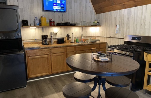 Elmira Cabina | The Buck Shack