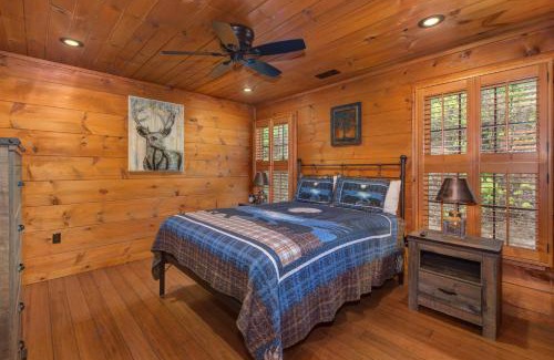 Chalet Village North Casa | The Buckhorn by Stony Brook Cabins