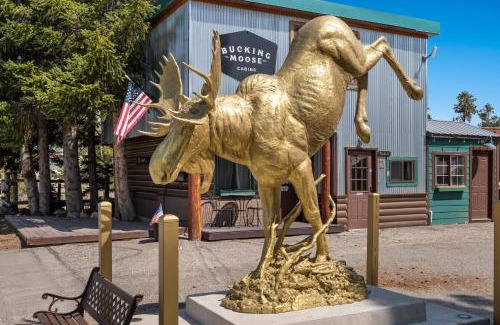 West Yellowstone Hotel | The Bucking Moose