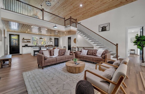 Logan Cabina | The Buffalo at Whiskey Ridge Cabins; Luxury in the woods