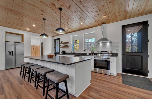 Logan Cabina | The Buffalo at Whiskey Ridge Cabins; Luxury in the woods