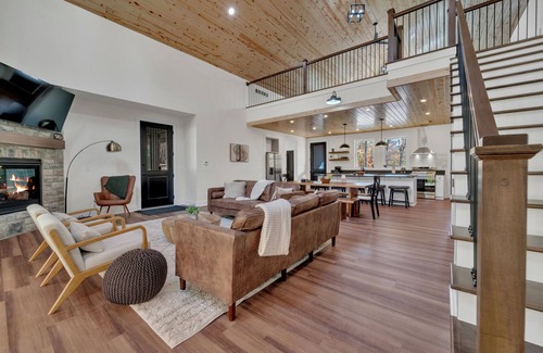 Logan Cabina | The Buffalo at Whiskey Ridge Cabins; Luxury in the woods