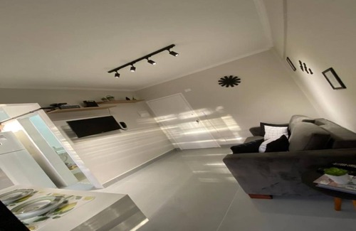Itarare Apartamento | The building faces the beach and the kitnet has a wide view of it.
