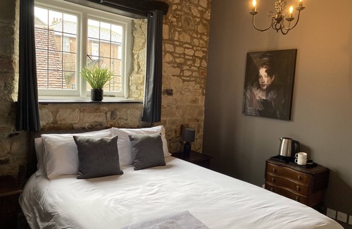 Battle Hotel | The Bull