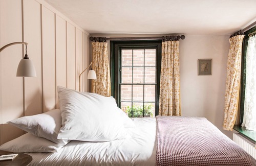 Totnes Hotel | The Bull Inn