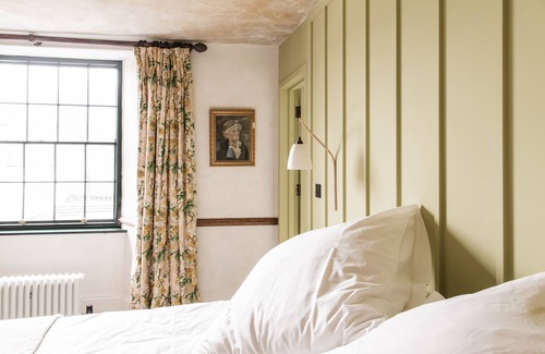 Totnes Hotel | The Bull Inn