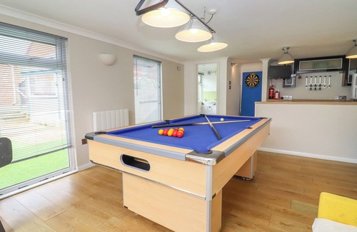 Stonehouse Cabaña | THE BULLSEYE, pet friendly, character holiday cottage in Stonehouse