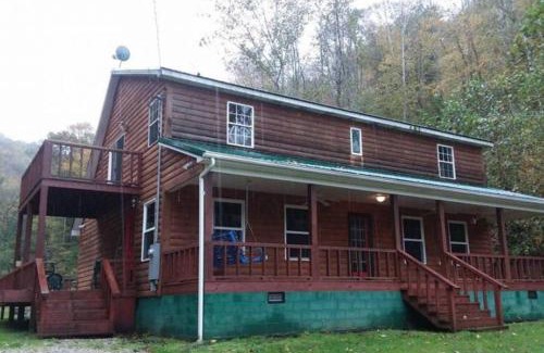 Genoa Casa | The Bunkhouse - 3 BR, 2 BA Deluxe Cabin