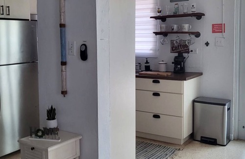 Levittown Casa | The Booy House / La Casa de la Boya