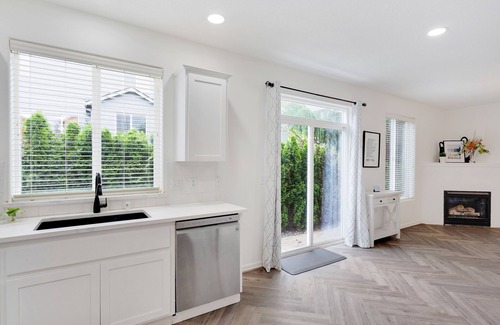 Mount Vista Casa | The Burb Gem in N Vancouver near Med facilities