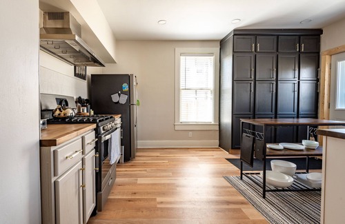 Burlington Casa | The Burlington Getaway, close to Lakes, Skiing, and wedding venues