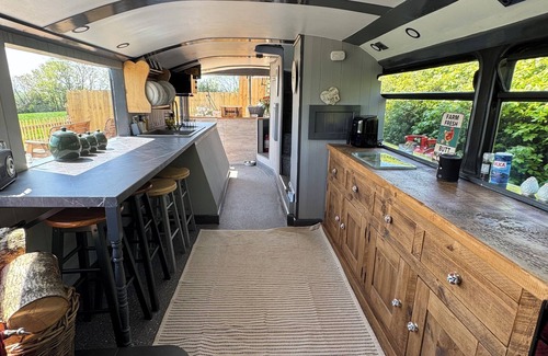 Huntsham Casa | The Bus On The Hill Stay in total peace in Devon, home of 2 moors and 2 shores