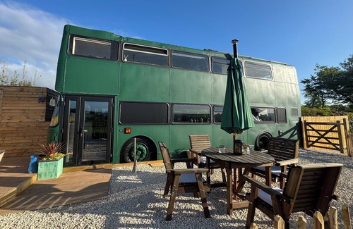 Huntsham Casa | The Bus On The Hill Stay in total peace in Devon, home of 2 moors and 2 shores