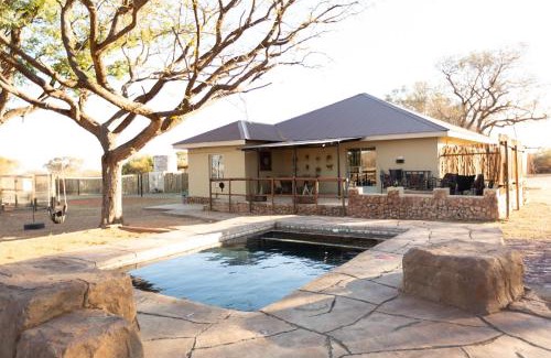 Bela-Bela Casa | The Bushveld Farmhouse in Mabalingwe Nature Reserve