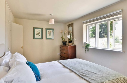 Beverston Otro | The Butlers Bungalow - Beverston Castle Cotswolds