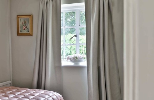 Beverston Otro | The Butlers Bungalow - Beverston Castle Cotswolds