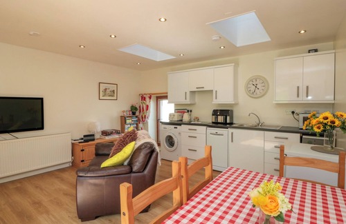 Carlton-in-Cleveland Cabaña | THE BYRE, pet friendly, with open fire in Stokesley