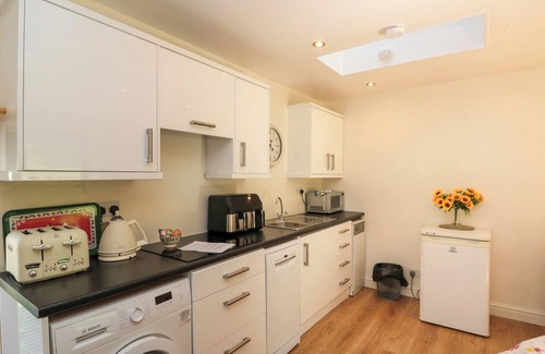 Carlton-in-Cleveland Cabaña | THE BYRE, pet friendly, with open fire in Stokesley