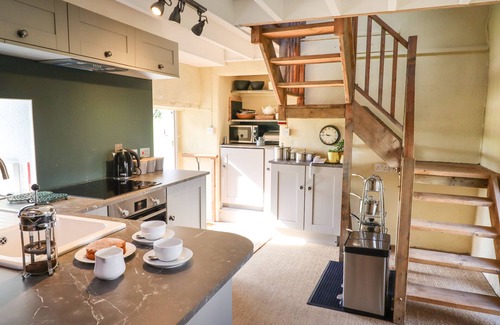 Frithelstock Cabaña | THE BYRE, romantic, character holiday cottage in Great Torrington