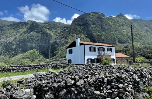 Faja Grande Casa | The Cão & Calf