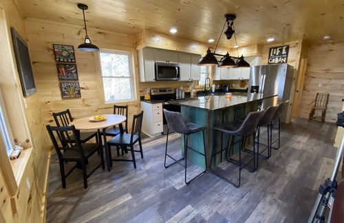 Logan Cabina | The Cabin at Lapp's Lodging