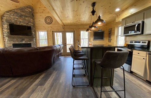 Logan Cabina | The Cabin at Lapp's Lodging