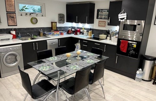 High Barnet Cabina | The Cabin - Arkley, Barnet