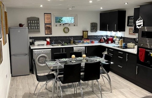 High Barnet Cabina | The Cabin - Arkley, Barnet