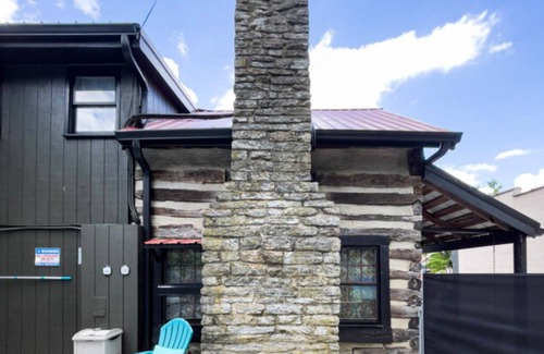 Augusta Cabina | Adorable cabaña, a pasos del río Ohio: bañera de hidromasaje, pozo de fuego y cocina completa