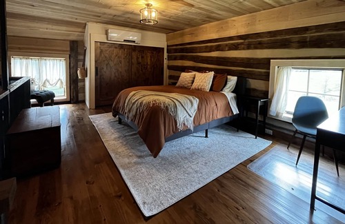 Afton Cabina | The Cabin at Clonmel: Historic Blue Ridge Mountain getaway, conveniently located