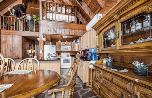 Rowland Cabina | The Cabin at Deep Hollow