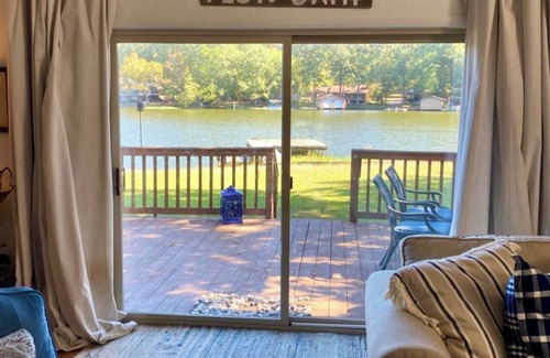 Shelby Casa | The Cabin at Downs Point - live life like a local !