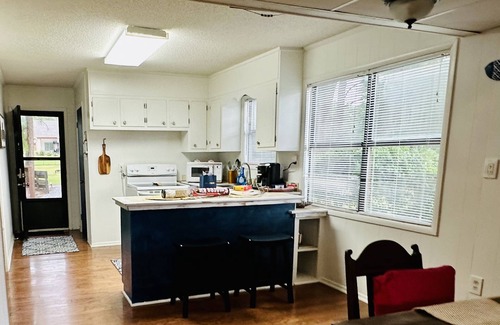 Shelby Casa | The Cabin at Downs Point - live life like a local !