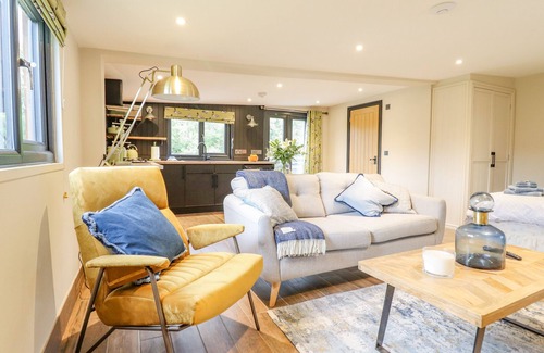 Glyndyfrdwy Cabaña | THE CABIN AT EVELYNS RETREAT, pet friendly in Glyndyfrdwy