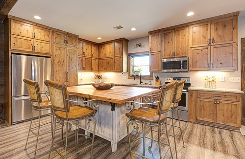 Auburn - Opelika Cabina | The Cabin at Legacy Lake!