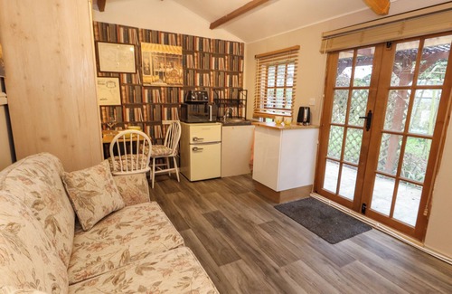 New Forest District Cabaña | The Cabin at Little Timbers