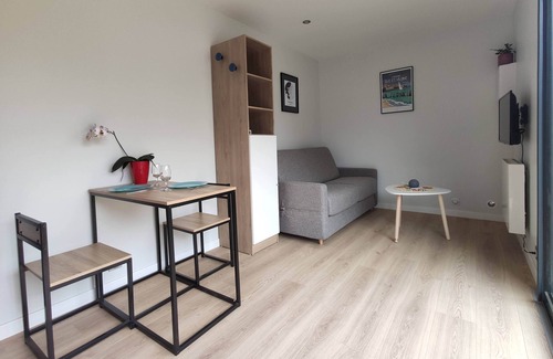 Saint-Malo Cabina | The cabin at the bottom of the garden - 5 minutes walk from the beach