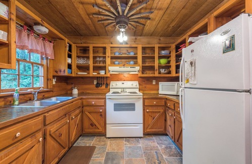 Old Fort Cabina | The Cabin at Two Creeks - 2 Bedroom, 1 Bathroom