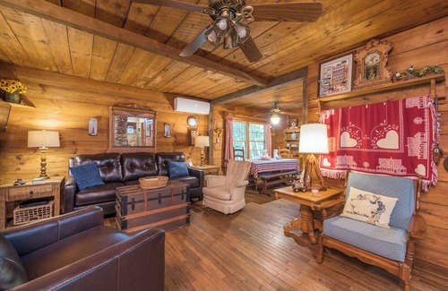 Old Fort Cabina | The Cabin at Two Creeks - 2 Bedroom, 1 Bathroom