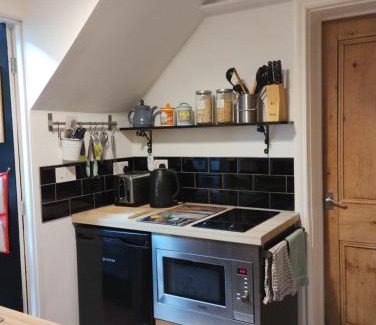 Wadsworth Apartamento | The Cabin - Great Views, Garden, Netflix, Near Town