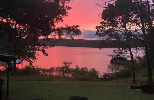 Rogers Cabina | The Cabin-Lake Front Oasis