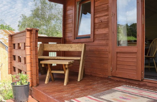 Saint Ann's Chapel Cabaña | THE CABIN, LOWLEY BROOK FARM, romantic, with a garden in Launceston